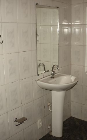 Casa à venda com 310m², 2 quartos e 2 vagasBanheiro 1