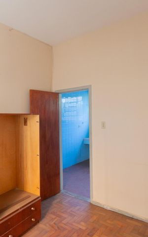Casa à venda com 423m², 5 quartos e 3 vagas Casa à venda com 423m², 5 quartos e 3 vagasQuarto 3