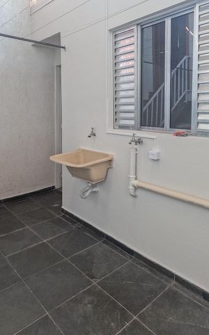 Casa à venda com 310m², 6 quartos e sem vagaÁrea de Serviço 3
