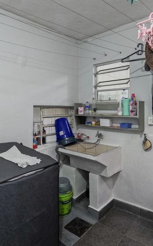 Casa à venda com 310m², 6 quartos e sem vagaÁrea de Serviço 2