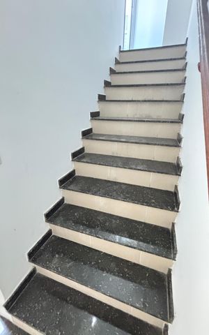 Apartamento à venda com 110m², 2 quartos e 1 vaga Apartamento à venda com 110m², 2 quartos e 1 vagaEscada