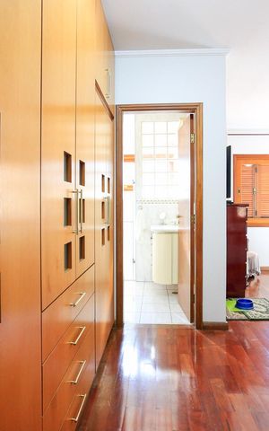 Casa à venda com 170m², 3 quartos e 3 vagas Casa à venda com 170m², 3 quartos e 3 vagasQuarto 1