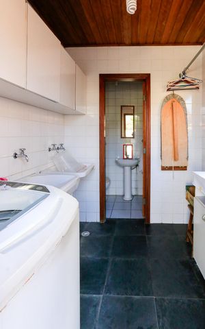 Casa à venda com 170m², 3 quartos e 3 vagas Casa à venda com 170m², 3 quartos e 3 vagasÁrea de Serviço