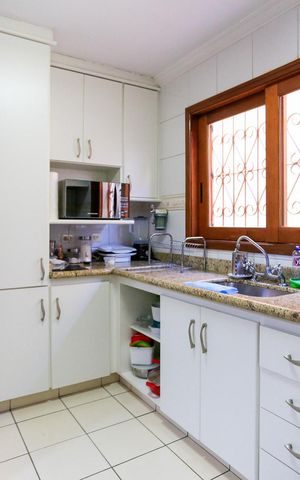Casa à venda com 170m², 3 quartos e 3 vagas Casa à venda com 170m², 3 quartos e 3 vagasCozinha