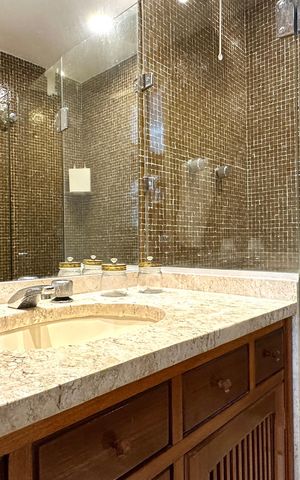 Apartamento à venda com 420m², 4 quartos e 6 vagas Apartamento à venda com 420m², 4 quartos e 6 vagasBanheiro da Suíte 1