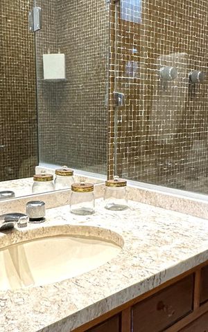 Apartamento à venda com 420m², 4 quartos e 6 vagas Apartamento à venda com 420m², 4 quartos e 6 vagasBanheiro da Suíte 1