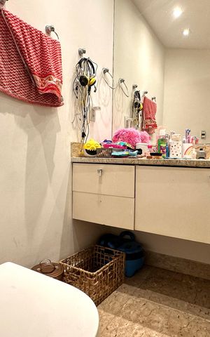 Apartamento à venda com 420m², 4 quartos e 6 vagas Apartamento à venda com 420m², 4 quartos e 6 vagasBanheiro da Suíte 4