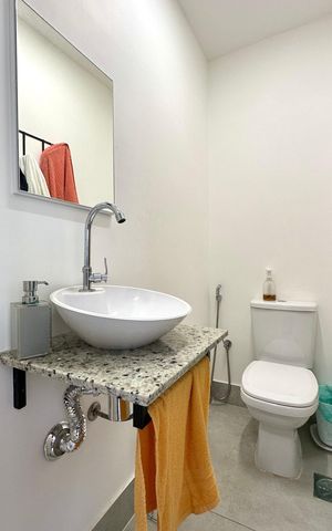 Apartamento à venda com 420m², 4 quartos e 6 vagas Apartamento à venda com 420m², 4 quartos e 6 vagasBanheiro de Serviço