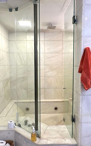 Apartamento à venda com 420m², 4 quartos e 6 vagas Apartamento à venda com 420m², 4 quartos e 6 vagasBanheiro da Suíte 3