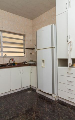 Casa à venda com 650m², 5 quartos e 11 vagas Casa à venda com 650m², 5 quartos e 11 vagasCozinha