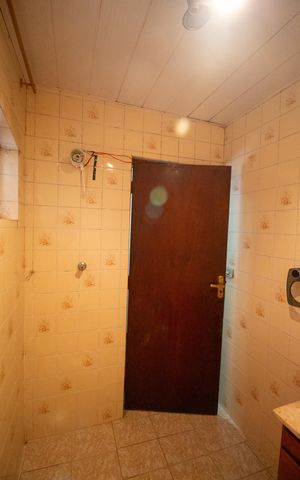Casa à venda com 156m², 3 quartos e 5 vagas Casa à venda com 156m², 3 quartos e 5 vagasBanheiro de Serviço