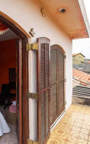 Casa à venda com 156m², 3 quartos e 5 vagas Casa à venda com 156m², 3 quartos e 5 vagasSacada/Quarto 3
