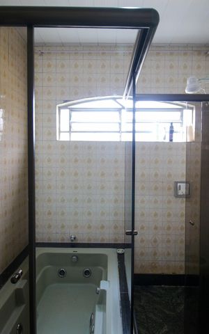 Casa à venda com 156m², 3 quartos e 5 vagas Casa à venda com 156m², 3 quartos e 5 vagasBanheiro Social