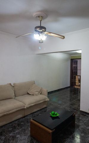 Casa à venda com 156m², 3 quartos e 5 vagas Casa à venda com 156m², 3 quartos e 5 vagasSala