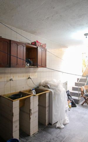 Casa à venda com 156m², 3 quartos e 5 vagas Casa à venda com 156m², 3 quartos e 5 vagasÁrea de serviço