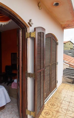 Casa à venda com 156m², 3 quartos e 5 vagas Casa à venda com 156m², 3 quartos e 5 vagasSacada/Quarto 3