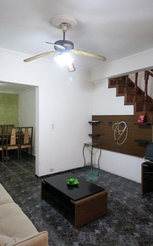 Casa à venda com 156m², 3 quartos e 5 vagas Casa à venda com 156m², 3 quartos e 5 vagasSala