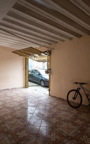 Casa à venda com 156m², 3 quartos e 5 vagas Casa à venda com 156m², 3 quartos e 5 vagasGaragem
