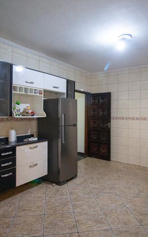 Casa à venda com 156m², 3 quartos e 5 vagas Casa à venda com 156m², 3 quartos e 5 vagasCozinha