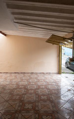 Casa à venda com 156m², 3 quartos e 5 vagas Casa à venda com 156m², 3 quartos e 5 vagasGaragem