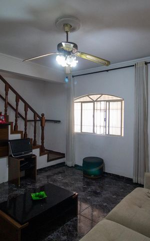 Casa à venda com 156m², 3 quartos e 5 vagas Casa à venda com 156m², 3 quartos e 5 vagasSala