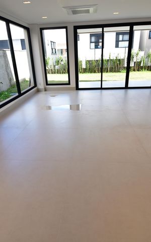 Casa de condomínio à venda com 230m², 3 quartos e 4 vagasSala