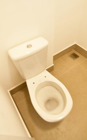 Casa de condomínio à venda com 230m², 3 quartos e 4 vagasBanheiro de serviço