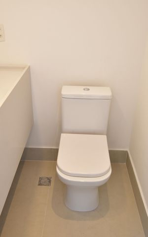 Casa de condomínio à venda com 230m², 3 quartos e 4 vagasLavabo