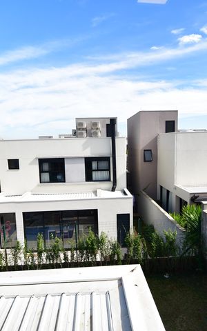 Casa de condomínio à venda com 230m², 3 quartos e 4 vagasVista da  Suíte 2
