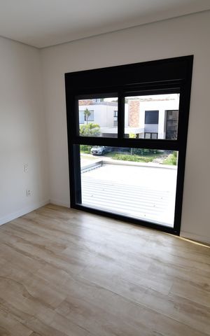Casa de condomínio à venda com 230m², 3 quartos e 4 vagasSuíte 3