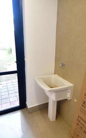 Casa de condomínio à venda com 230m², 3 quartos e 4 vagasÁrea de Serviço