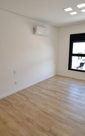 Casa de condomínio à venda com 230m², 3 quartos e 4 vagas Suíte