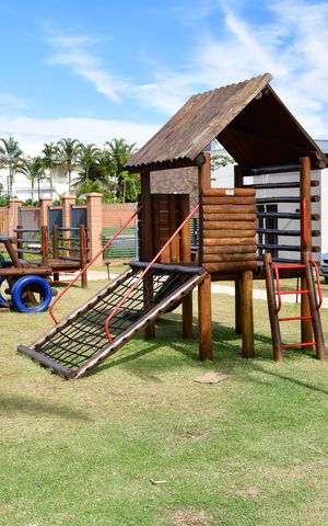 Casa de condomínio à venda com 230m², 3 quartos e 4 vagasÁrea comum - Playground
