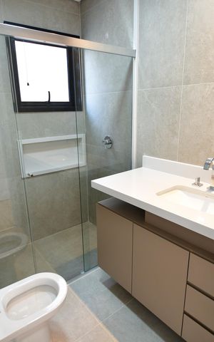 Casa de condomínio à venda com 230m², 3 quartos e 4 vagasBanheiro Suíte 2