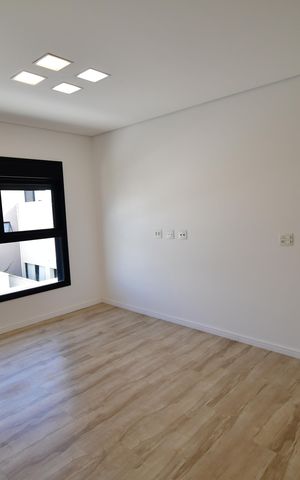 Casa de condomínio à venda com 230m², 3 quartos e 4 vagas Suíte