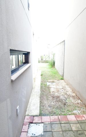Casa de condomínio à venda com 230m², 3 quartos e 4 vagasÁrea de Serviço 