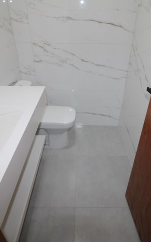Casa à venda com 185m², 3 quartos e 2 vagasBanheiro