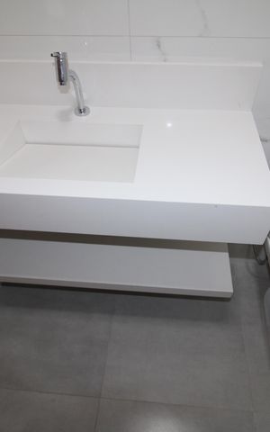Casa à venda com 185m², 3 quartos e 2 vagasBanheiro