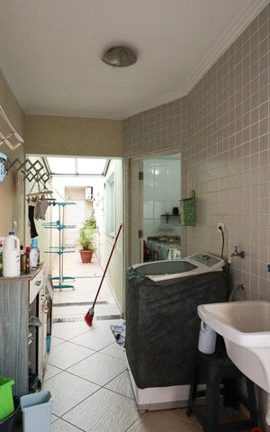 Casa à venda com 250m², 3 quartos e 3 vagas Casa à venda com 250m², 3 quartos e 3 vagasÁrea de Serviço e Churransqueira