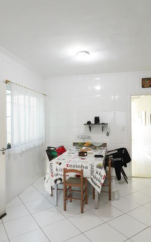 Casa à venda com 250m², 3 quartos e 3 vagas Casa à venda com 250m², 3 quartos e 3 vagasCozinha