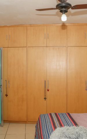 Casa à venda com 260m², 3 quartos e 3 vagas Casa à venda com 260m², 3 quartos e 3 vagasSuíte