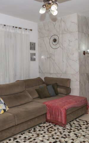 Casa à venda com 260m², 3 quartos e 3 vagas Casa à venda com 260m², 3 quartos e 3 vagasSala