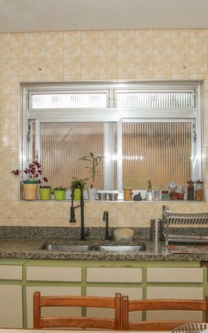 Casa à venda com 260m², 3 quartos e 3 vagas Casa à venda com 260m², 3 quartos e 3 vagasCozinha