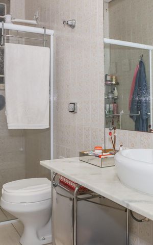 Casa à venda com 260m², 3 quartos e 3 vagas Casa à venda com 260m², 3 quartos e 3 vagasBanheiro