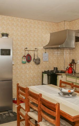 Casa à venda com 260m², 3 quartos e 3 vagas Casa à venda com 260m², 3 quartos e 3 vagasCozinha