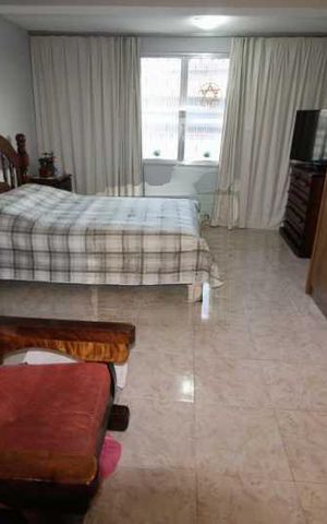Casa à venda com 258m², 4 quartos e 4 vagas