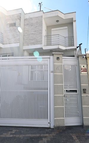 Casa à venda com 300m², 4 quartos e 3 vagasFachada