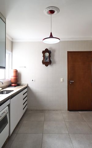 Casa à venda com 300m², 4 quartos e 3 vagasCozinha