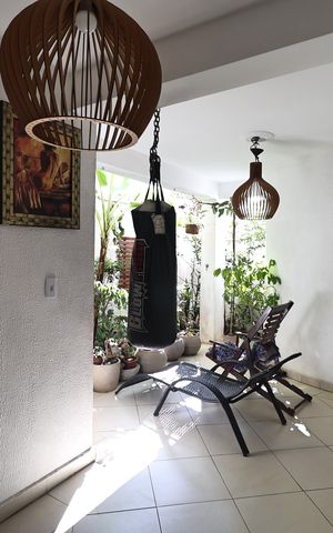 Casa à venda com 300m², 4 quartos e 3 vagasvaranda/jardim