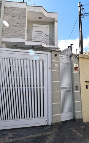 Casa à venda com 300m², 4 quartos e 3 vagasFachada